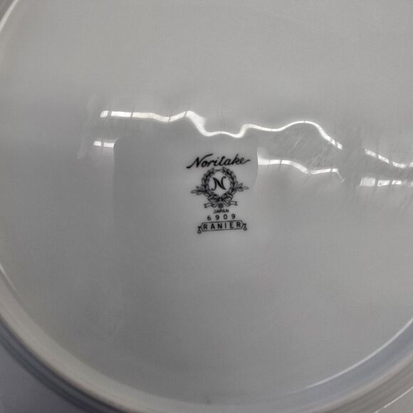 Noritake Ranier 6909 Dinner Plate White Floral & Platinum Trim 10-1/2” Vtg Set 4 - Picture 5 of 5